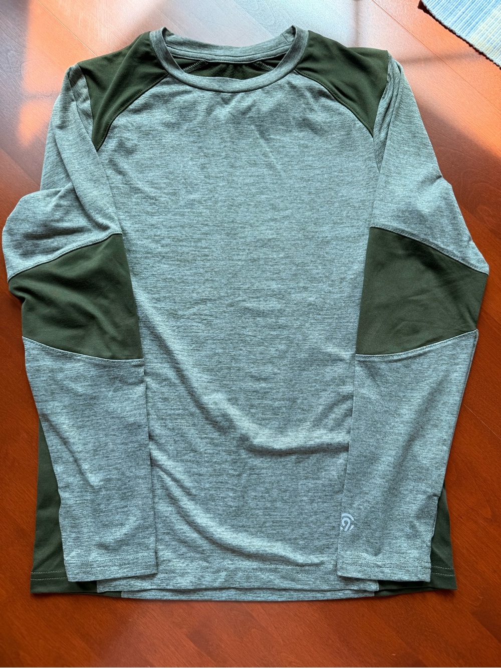 Champion Long Sleeved T-Shirt Size Medium (8/10)